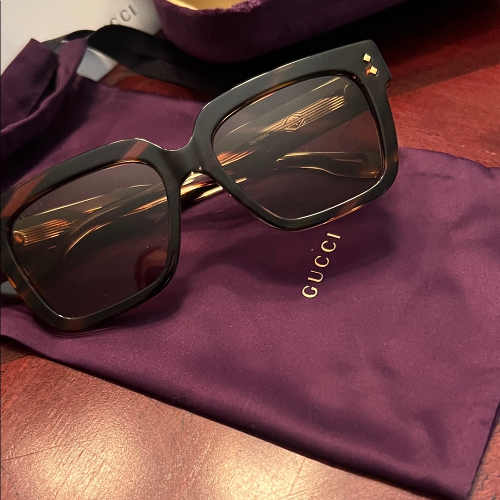 Gucci Tortoise Shell Sunglasses with Purple Case - Picture 3 of 4